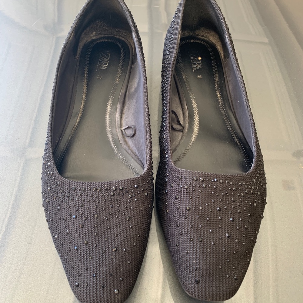 Zara flats - Picture 1 of 3